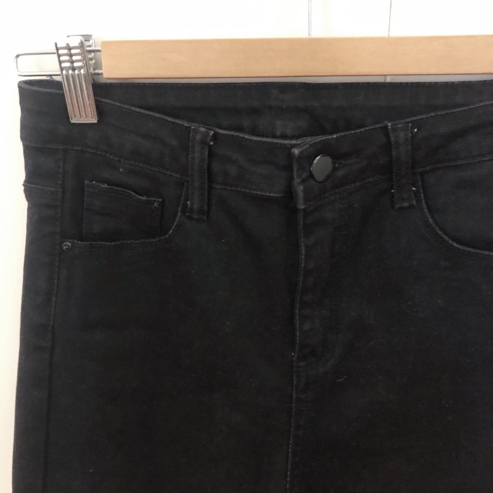 BRAND NEW Brandy Melville Distressed Jeans